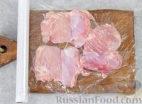 Фото приготовления рецепта: Отбивные из филе куриных бёдер в кляре с майонезом - шаг №2