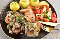 Фото к рецепту: Мясные котлеты с болгарским перцем, запечённые в грибном соусе