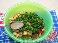 Фото приготовления рецепта: Салат из помидоров и фасоли - шаг №8