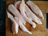 Фото приготовления рецепта: Роллы с курицей, огурцом и авокадо - шаг №7