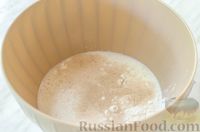 Фото приготовления рецепта: Большая ватрушка с клубникой и сливочно-сырным кремом - шаг №3