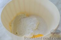 Фото приготовления рецепта: Большая ватрушка с клубникой и сливочно-сырным кремом - шаг №12