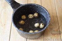 Фото приготовления рецепта: Песочные пироги с мясом, помидорами и перепелиными яйцами - шаг №2