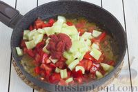 Фото приготовления рецепта: Томатный суп с кабачками и болгарским перцем - шаг №6