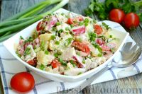 Фото к рецепту: Салат с тунцом, редисом, картофелем и помидорами
