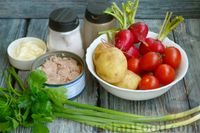 Фото приготовления рецепта: Салат с тунцом, редисом, картофелем и помидорами - шаг №1
