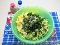 Фото приготовления рецепта: Салат с кабачками, огурцами и яйцами - шаг №12