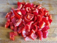 Фото приготовления рецепта: Кабачки, тушенные с болгарским перцем и помидором, в микроволновке - шаг №4