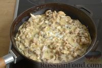 Фото приготовления рецепта: Жюльен из курицы, шампиньонов и сыра бри - шаг №11