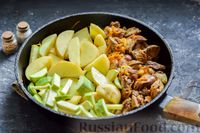 Фото приготовления рецепта: Рагу из молодого картофеля, кабачков и куриной печени - шаг №8
