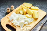 Фото приготовления рецепта: Картофель, тушенный с куриными сердечками и печенью - шаг №2