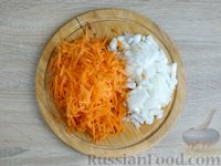 Фото приготовления рецепта: Слоёная каша "Дружба" с морковью и грибами - шаг №6