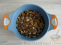Фото приготовления рецепта: Слоёная каша "Дружба" с морковью и грибами - шаг №14