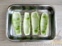 Фото приготовления рецепта: Лодочки из кабачков с сосисками, сыром и зеленью - шаг №4