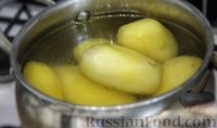 Фото приготовления рецепта: Рыба, запечённая с молодой картошкой, кабачками и помидорами - шаг №2