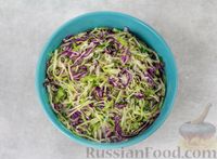 Фото приготовления рецепта: Салат из двух видов капусты и огурцов - шаг №6