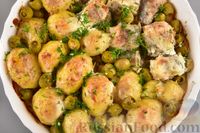 Фото приготовления рецепта: Хек, запечённый с молодой картошкой и оливками - шаг №9