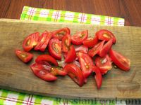 Фото приготовления рецепта: Жареная капуста с помидорами, сладким и острым перцами - шаг №11