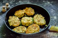 Фото приготовления рецепта: Рубленые куриные котлеты с грибами, в овощном соусе - шаг №8