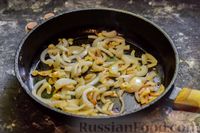Фото приготовления рецепта: Рубленые куриные котлеты с грибами, в овощном соусе - шаг №12