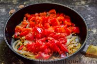 Фото приготовления рецепта: Рубленые куриные котлеты с грибами, в овощном соусе - шаг №13