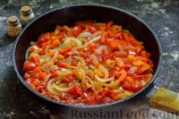 Фото приготовления рецепта: Рубленые куриные котлеты с грибами, в овощном соусе - шаг №14