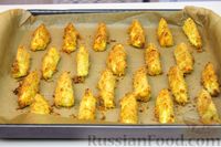 Фото приготовления рецепта: Палочки из кабачков, запечённые в сырной панировке - шаг №6