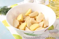 Фото приготовления рецепта: Молодая картошка, запечённая с паприкой, в фольге - шаг №2
