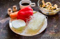 Фото приготовления рецепта: Фунчоза с морепродуктами и овощами - шаг №1
