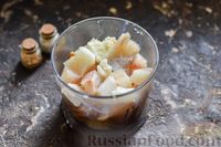 Фото приготовления рецепта: Слоёный салат с тунцом и оливками - шаг №3