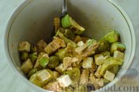 Фото приготовления рецепта: Салат с курицей, кабачком, брынзой и авокадо - шаг №12