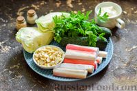 Фото приготовления рецепта: Салат с капустой, крабовыми палочками, огурцами и арахисом - шаг №1