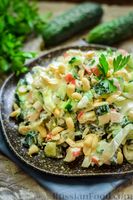 Фото приготовления рецепта: Салат с капустой, крабовыми палочками, огурцами и арахисом - шаг №11