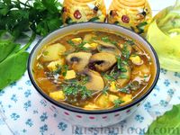Фото к рецепту: Суп со щавелем, шампиньонами и варёными яйцами