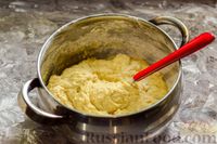 Фото приготовления рецепта: Сдобный сахарный пирог с изюмом и сливочной заливкой - шаг №14