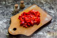 Фото приготовления рецепта: Салат с кальмарами, авокадо, болгарским перцем и огурцом - шаг №7