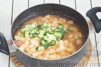Фото приготовления рецепта: Суп с перловой крупой и свежими огурцами - шаг №9