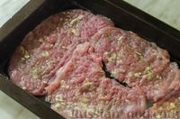 Фото приготовления рецепта: Свинина, запечённая с грибами, под сыром - шаг №12