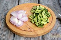 Фото приготовления рецепта: Салат с курицей, огурцами, сыром и сухариками - шаг №6