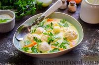 Фото к рецепту: Сырный суп с куриными фрикадельками и кабачками