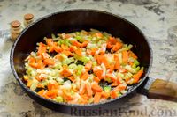 Фото приготовления рецепта: Суп с консервированной фасолью, кабачками и помидорами - шаг №3