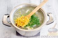 Фото приготовления рецепта: Куриный суп с молодым картофелем и яйцом - шаг №9