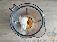 Фото приготовления рецепта: Абрикосовый смузи с апельсином и мороженым - шаг №7