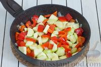 Фото приготовления рецепта: Чечевица с кабачком, сладким перцем и помидорами - шаг №8