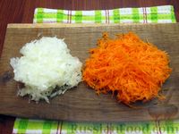 Фото приготовления рецепта: Запечённые кабачки с фаршем, морковью и сыром - шаг №4