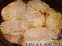 Фото приготовления рецепта: Курица в сырно-яблочной "шубке" - шаг №5