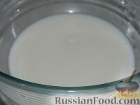 Фото приготовления рецепта: Пышные оладьи на молоке - шаг №2