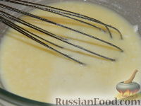 Фото приготовления рецепта: Пышные оладьи на молоке - шаг №5