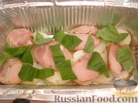 Фото приготовления рецепта: Запеканка-омлет с картошкой и колбасой - шаг №4