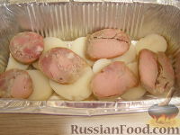 Фото приготовления рецепта: Запеканка-омлет с картошкой и колбасой - шаг №3